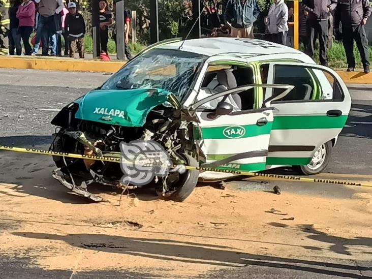 ¡Trágico accidente!: taxista choca contra una camioneta en Banderilla y pierde la vida