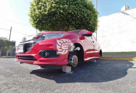 ¡Y nadie lo impide! Desvalijan camionetas de lujo en Orizaba