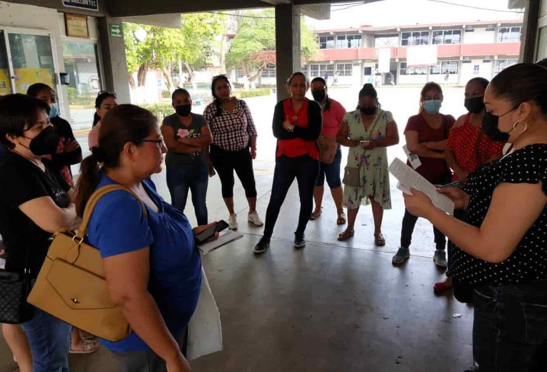 Se manifiestan padres de familia del CBTIS 79 en Veracruz; exigen maestro de contabilidad