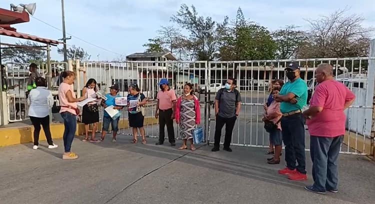 Toman oficinas de CMAS en el sur de Veracruz; llevan 5 años sin agua