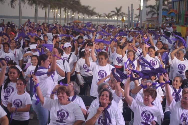 Conmemoran el Día de la Mujer en Alvarado
