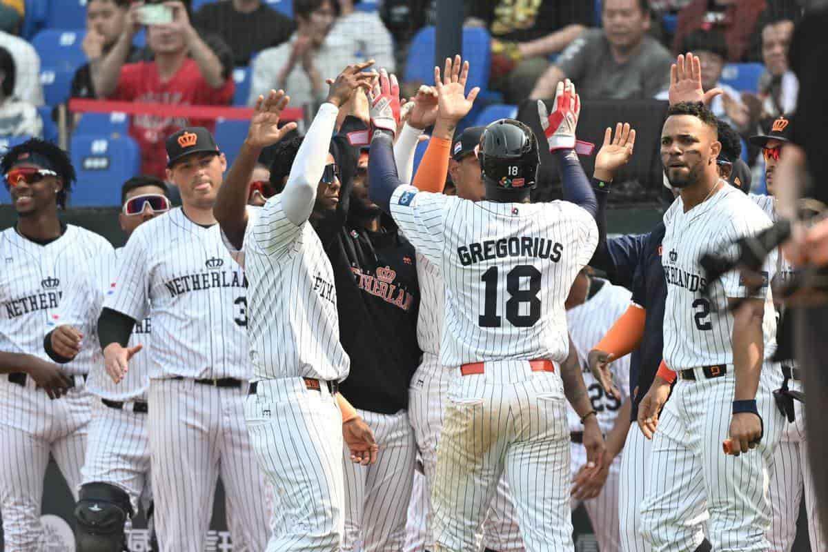 Países Bajos sorprende a Cuba en inauguración del Clásico Mundial