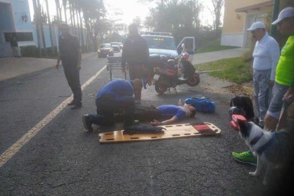 Derrapa motociclista tras ser chocado en bulevar Europa de Xalapa