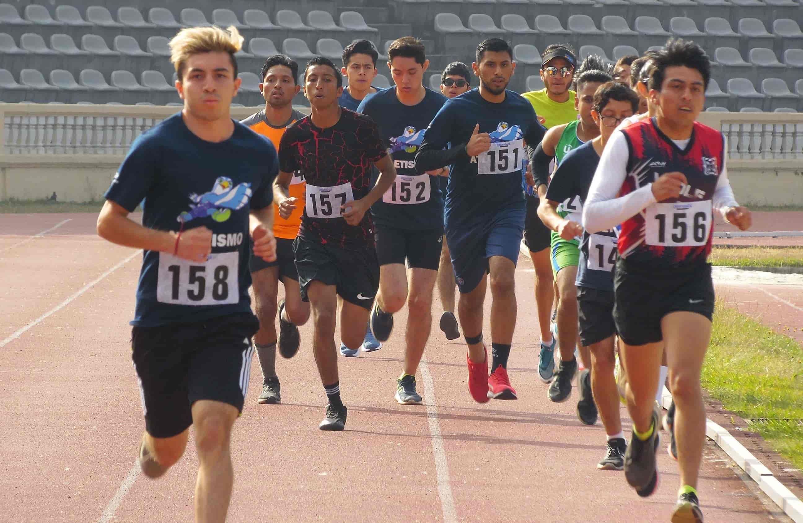 Realiza UV Inter áreas de atletismo en varias pruebas