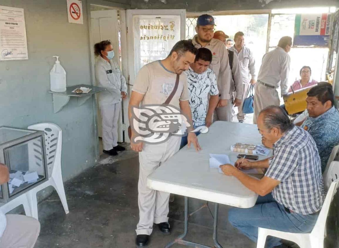 Participan trabajadores petroleros en elección de la reina del petróleo 2023