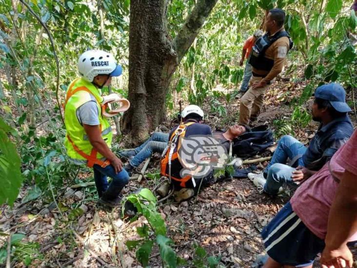 Localizan a campesino desaparecido en Atzacan; había caído a un barranco