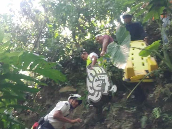 Localizan a campesino desaparecido en Atzacan; había caído a un barranco