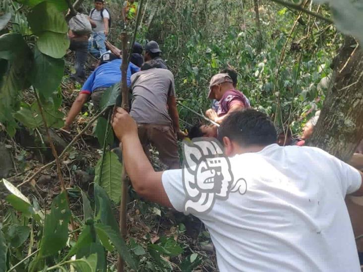 Localizan a campesino desaparecido en Atzacan; había caído a un barranco