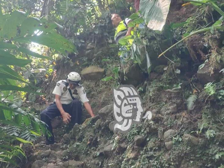 Localizan a campesino desaparecido en Atzacan; había caído a un barranco