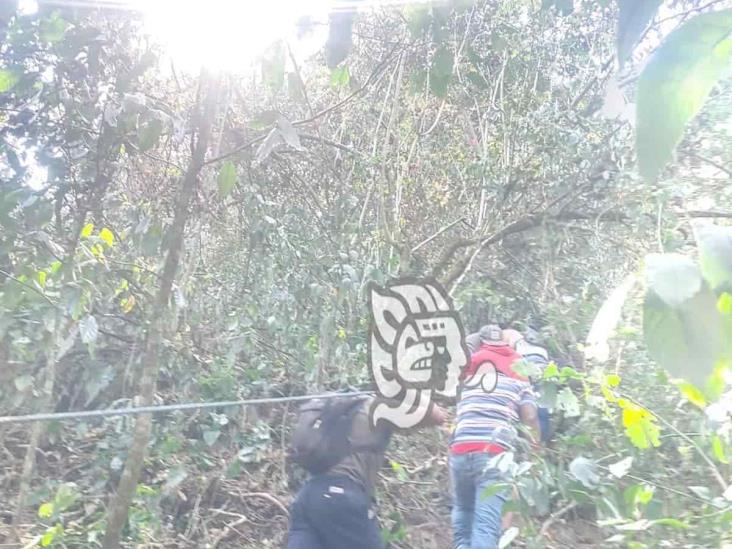 Localizan a campesino desaparecido en Atzacan; había caído a un barranco