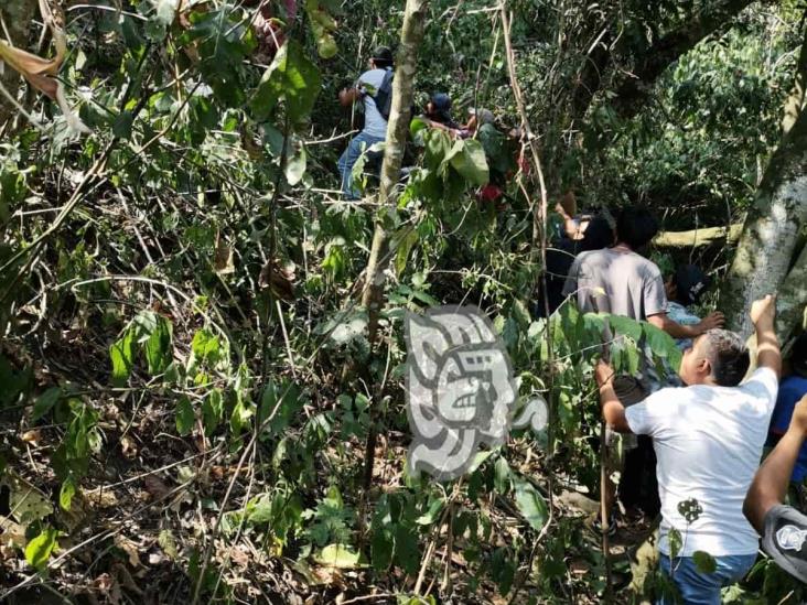 Localizan a campesino desaparecido en Atzacan; había caído a un barranco