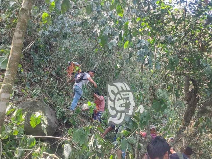 Localizan a campesino desaparecido en Atzacan; había caído a un barranco