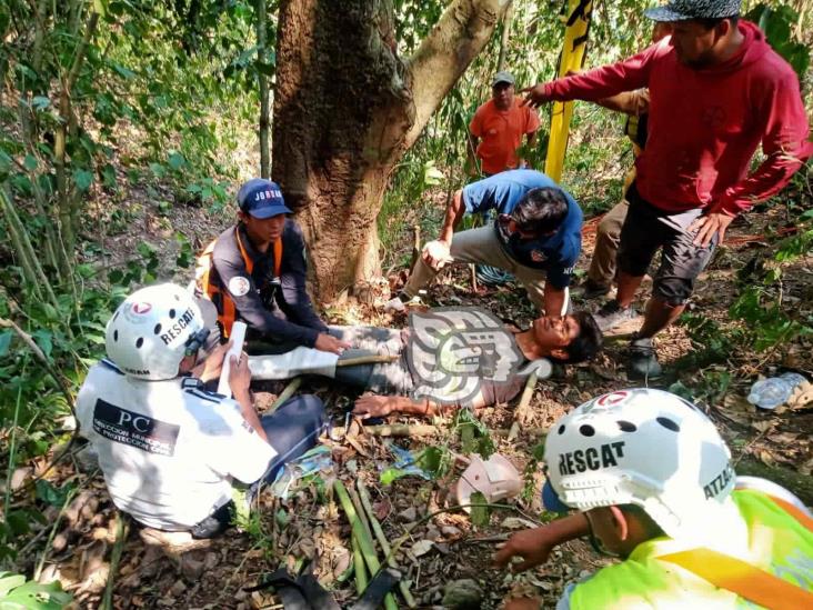 Localizan a campesino desaparecido en Atzacan; había caído a un barranco