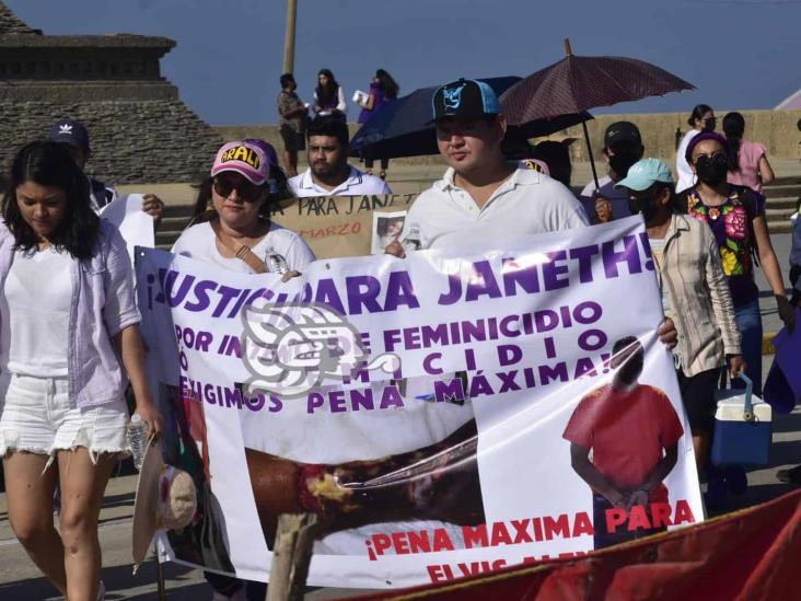 ¡Ni una menos! mujeres de Coatzacoalcos se unen y marchan contra la violencia (+Video)