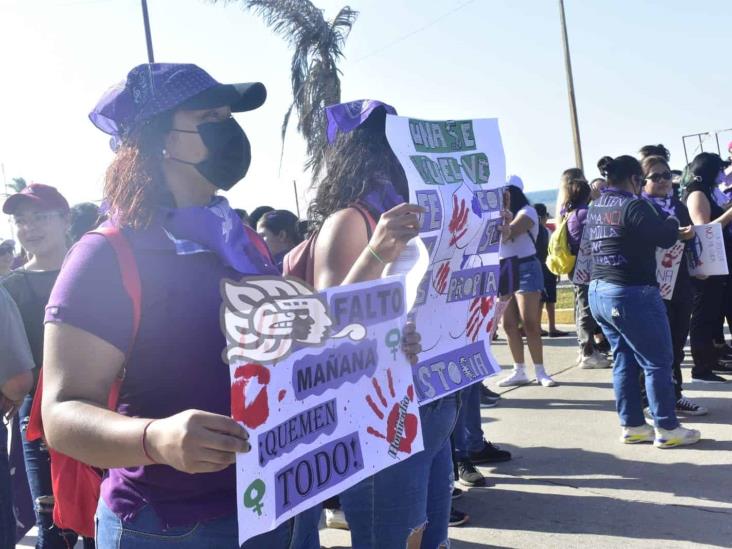 ¡Ni una menos! mujeres de Coatzacoalcos se unen y marchan contra la violencia (+Video)