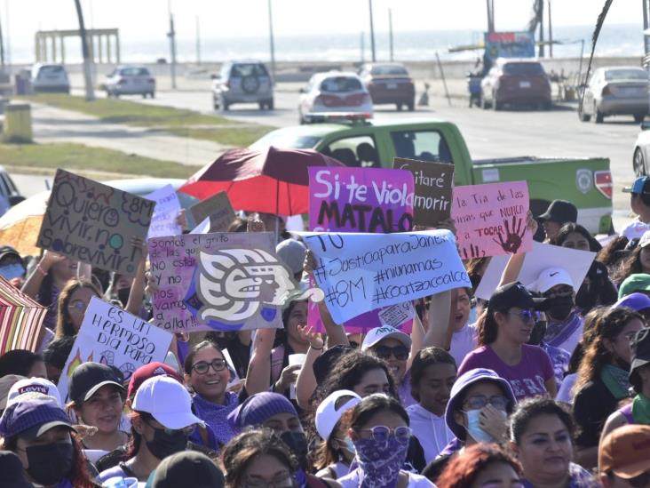 ¡Ni una menos! mujeres de Coatzacoalcos se unen y marchan contra la violencia (+Video)