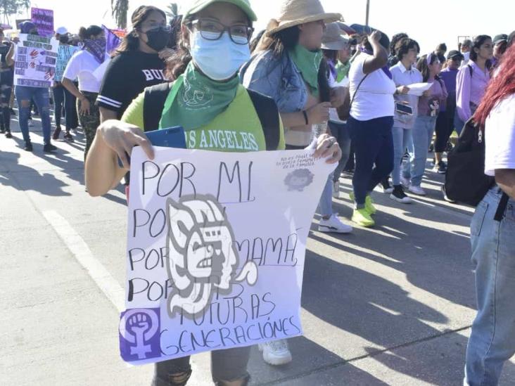 ¡Ni una menos! mujeres de Coatzacoalcos se unen y marchan contra la violencia (+Video)