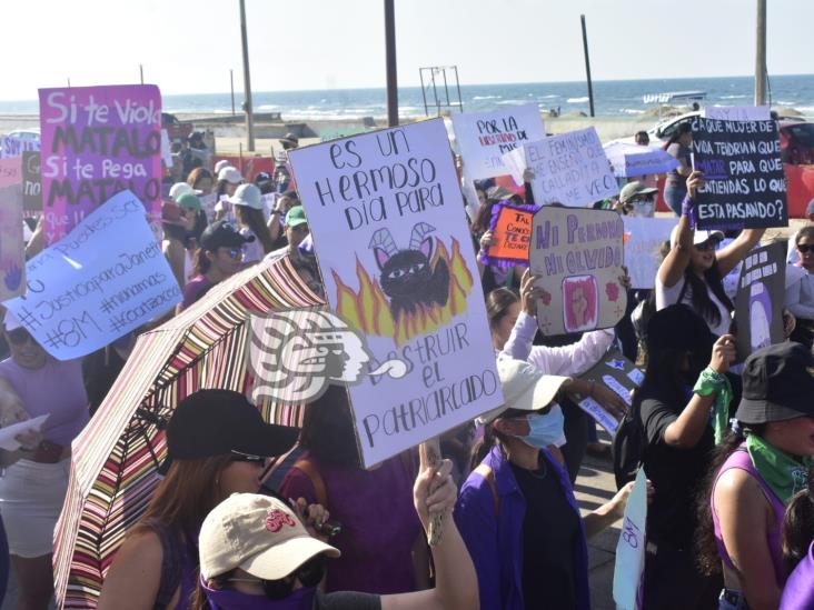 ¡Ni una menos! mujeres de Coatzacoalcos se unen y marchan contra la violencia (+Video)