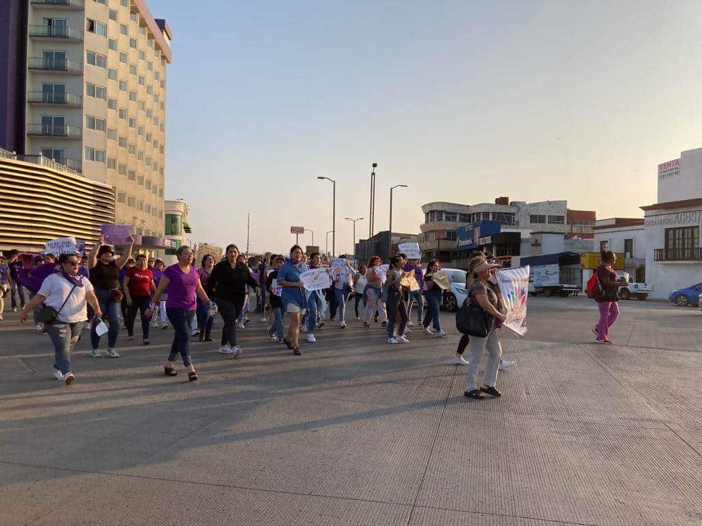 Marchan Colectiva Feministas del Puerto de Veracruz y Colectiva Las Morras en Veracruz y Boca del Río(+Video)