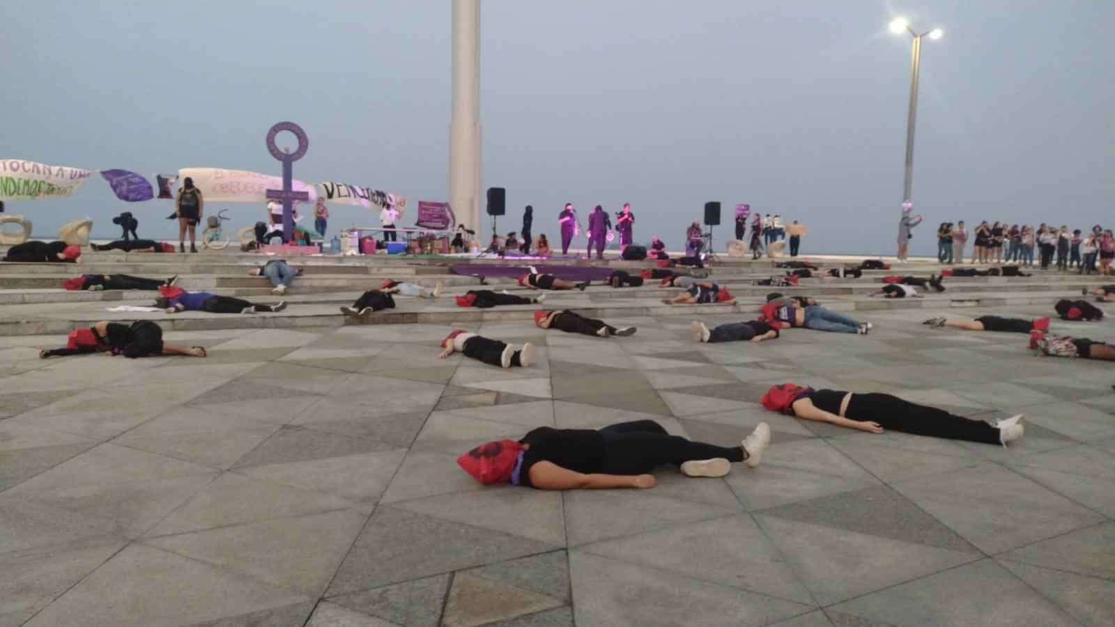 Rabia Colectiva protesta con performance “88” en la Antimonumenta por el Día de la Mujer(+Video)