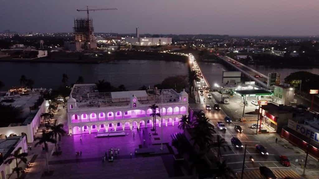 Iluminan de morado el Ayuntamiento de Boca del Río; conmemoran Día de la Mujer