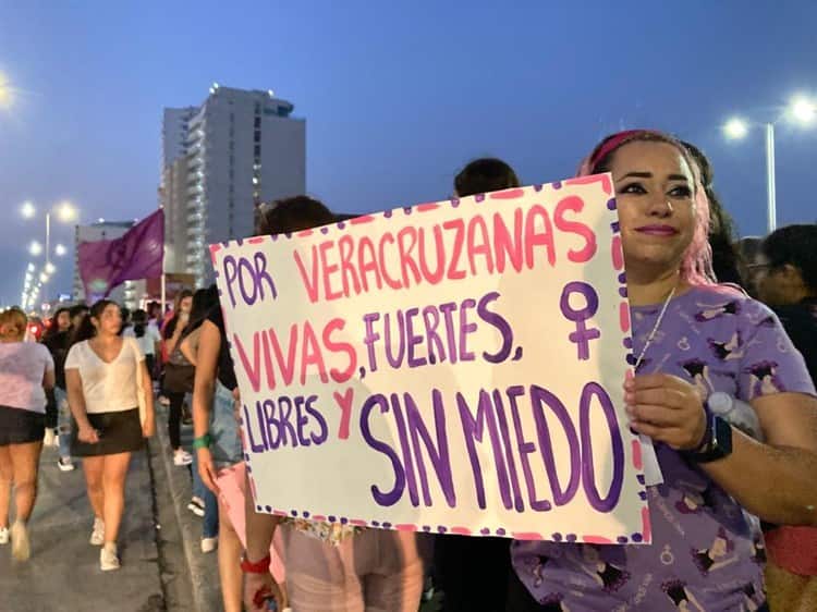 Mujeres y la Colectiva Brujas del Mar marchan en el 8M en Boca del Río(+Video)