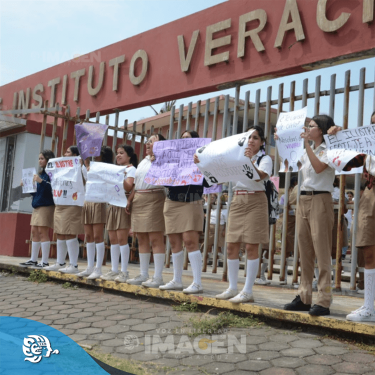 Alumnas denuncian acoso por parte de un compañero y maestro en el Ilustre Instituto Veracruzano (+Video)