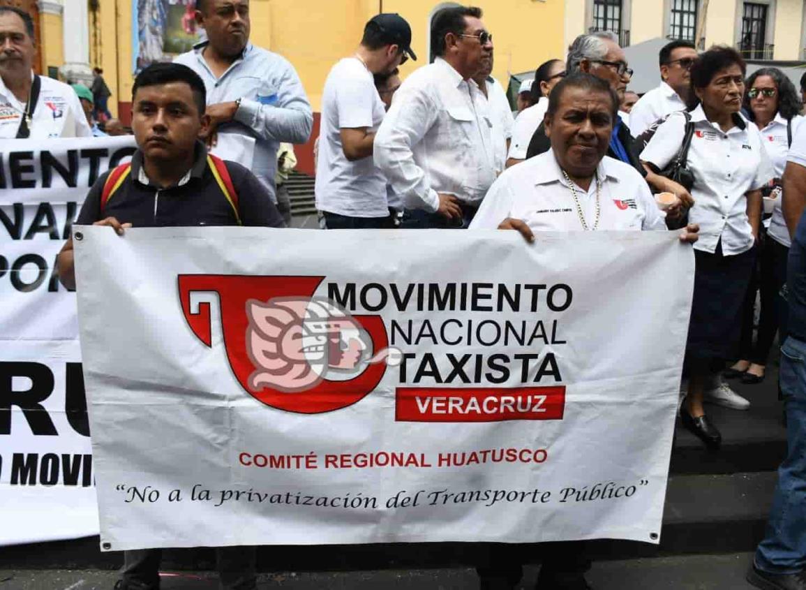 En Xalapa, taxistas exigen homologación de Ley de Movilidad (+Video)