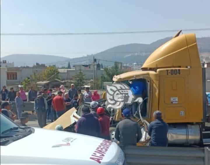 Accidente de tráileres en la México-Veracruz; cierran circulación