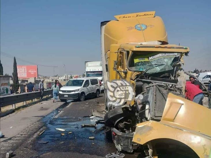 Accidente de tráileres en la México-Veracruz; cierran circulación