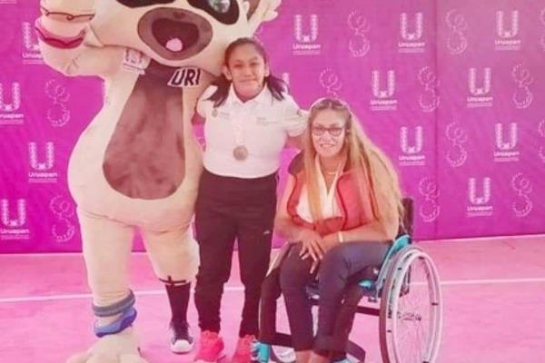 Paraatleta acayuqueña subió a lo más alto del podio