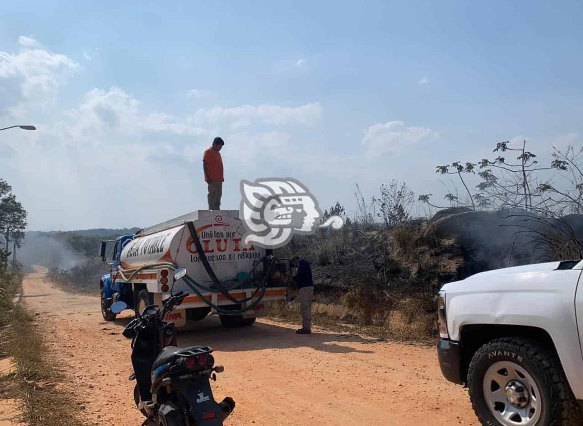 Pavoroso incendio de pastizal cerca de rancho de exalcalde de Oluta