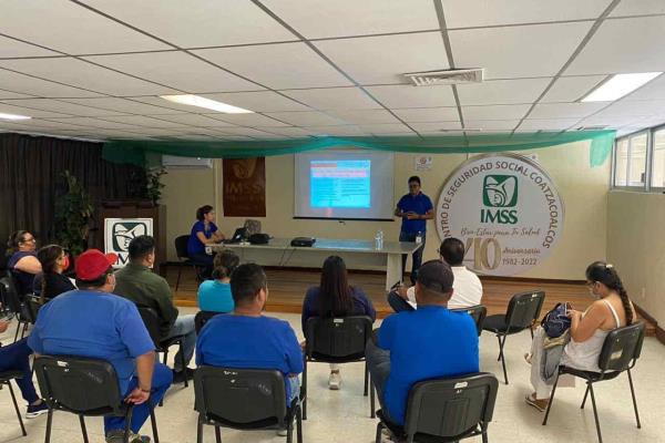 Imparte IMSS Coatzacoalcos curso de lengua de señas