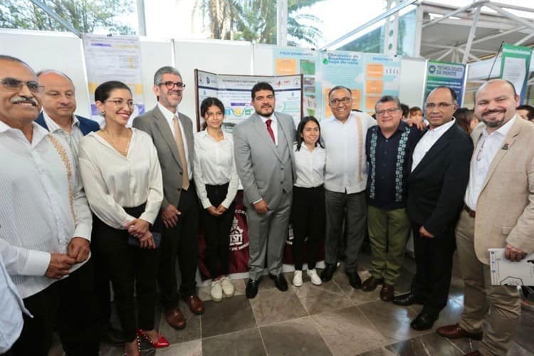 Zenyazen felicita a estudiantes participantes en el Día Mundial de Eficiencia Energética