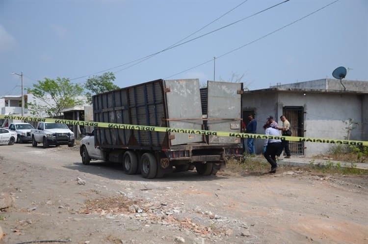 Muere marino atropellado tras riña con camioneros en Chivería (en vivo)