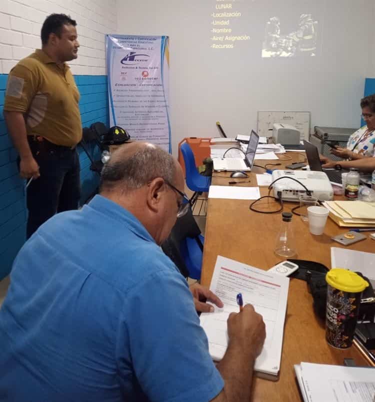 Bomberos y paramédicos serán instructores de formación