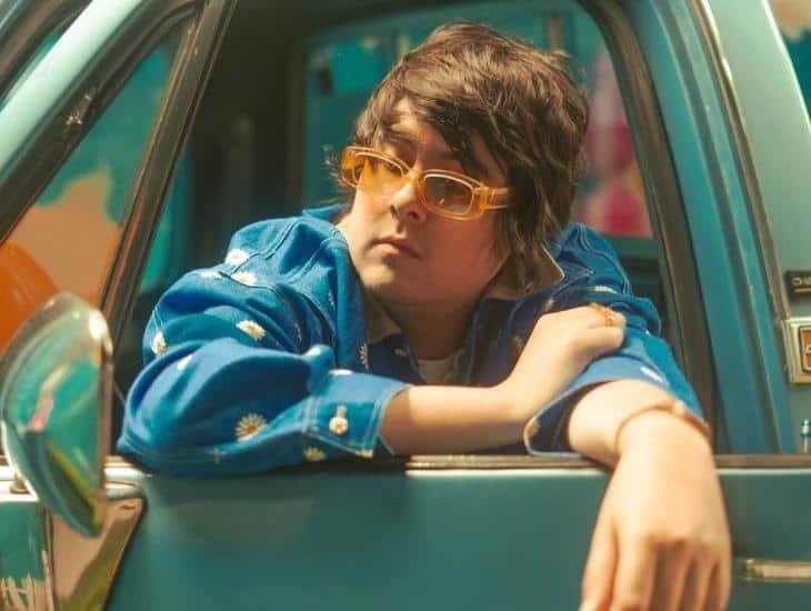 George Rhoads canta al amor a ritmo de sierreño dream con Un gallito