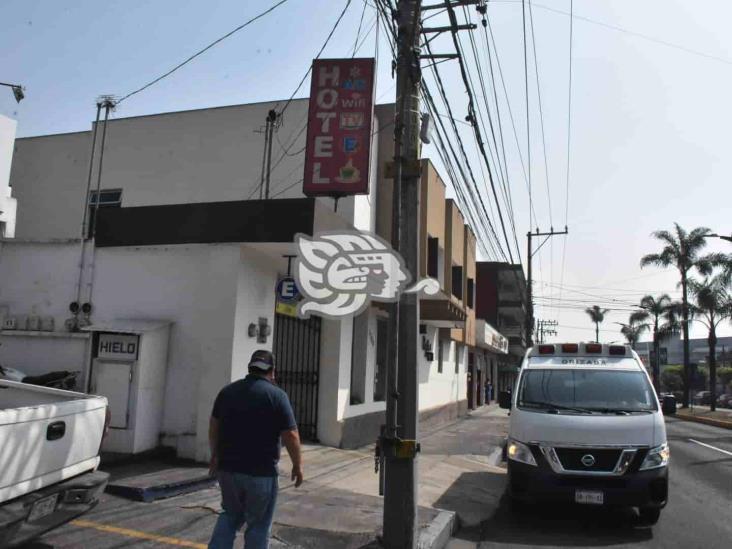 Mujer pierde la vida tras caer del segundo piso de un hotel en Orizaba (+Video)