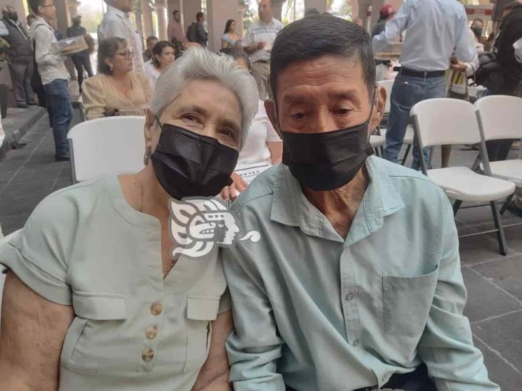 Una larga historia de amor: doña Clara y don Tomás se dieron el sí tras 53 años juntos en Xalapa (+Video)