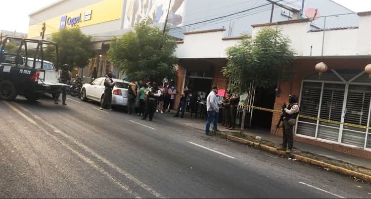 Balean a dos en asalto a restaurante chino de Cardel