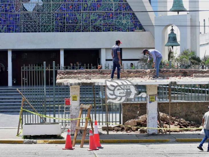 Rehabilitan parasol frente a la Catedral San José; llaman a feligresía seguir apoyando