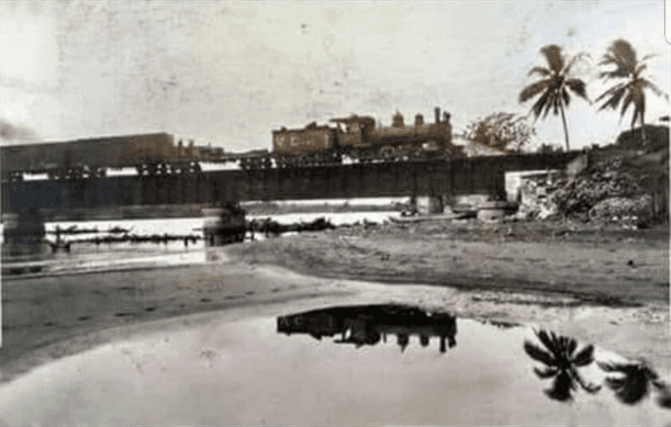 Así cruzaban los autos cuando no existía el puente de Boca del Río