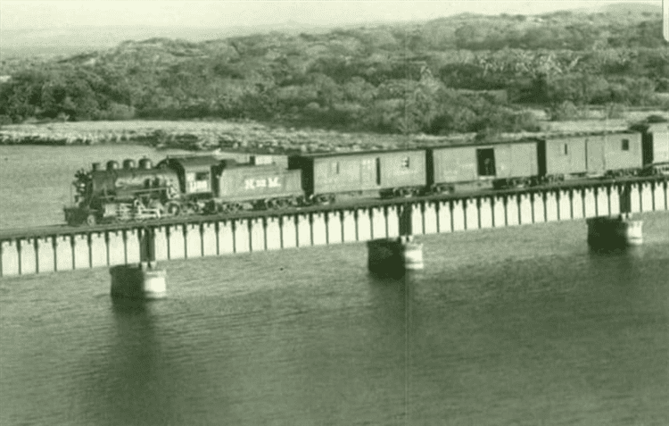 Así cruzaban los autos cuando no existía el puente de Boca del Río