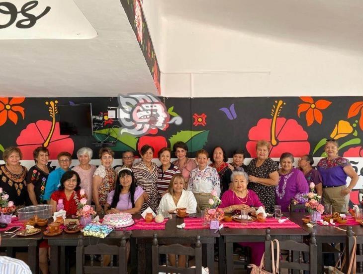 Reconocidas maestras jubiladas celebraron el ‘Día de la Mujer’