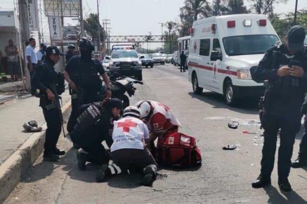 Motopatrullero derrapa y choca en la Veracruz-Xalapa