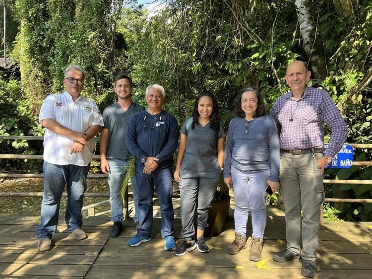 Guacamayas rojas serán liberadas en Nanciyaga; llegan a acuerdos con Aquarium de Veracruz