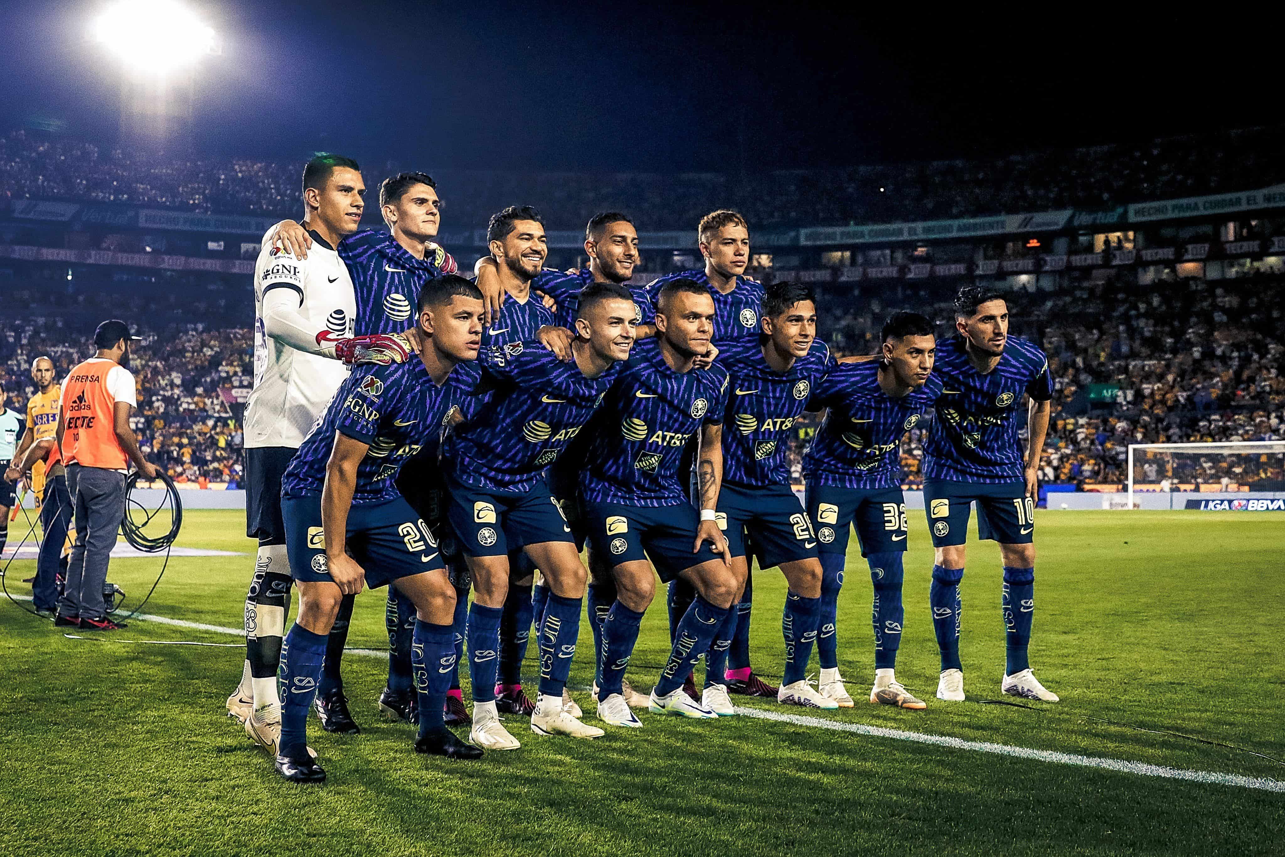 Vuelan Águilas del América por encima del Volcán