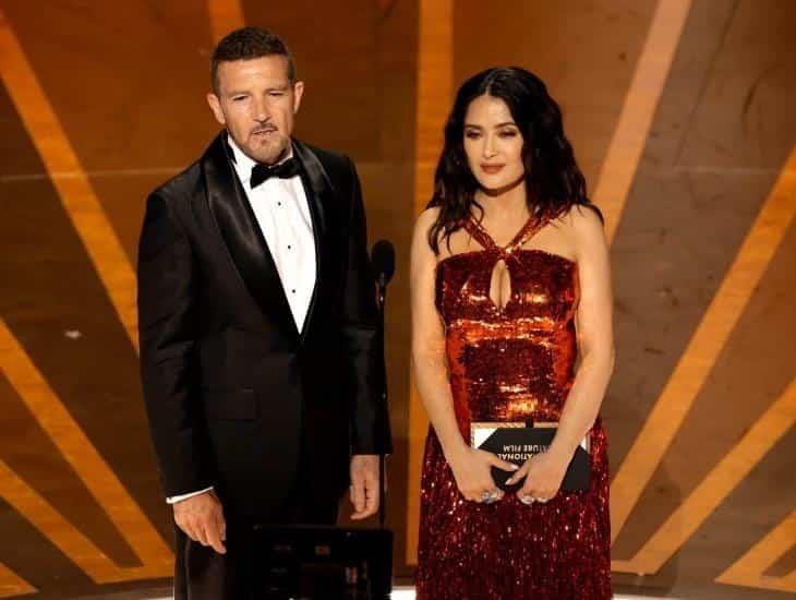 Salma Hayek y Antonio Banderas presentan el premio a Mejor Película Extranjera