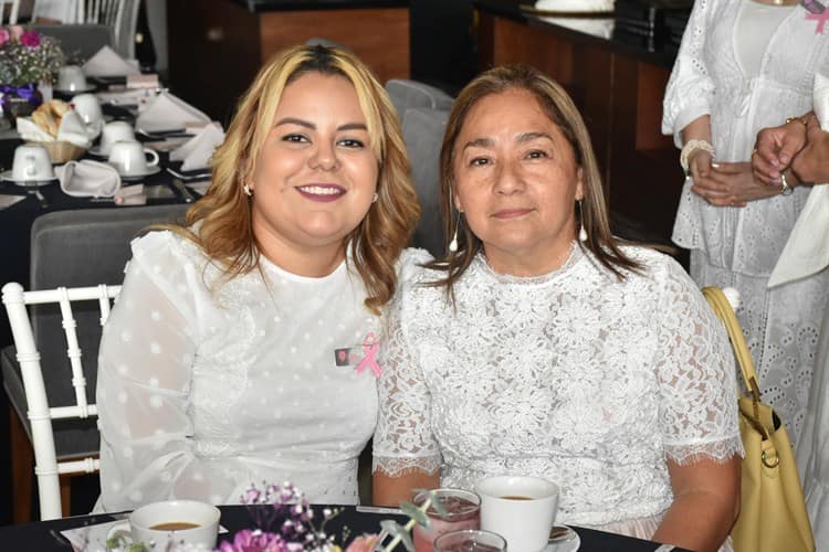 Realizan Desayuno de la Mujer a beneficio de Grupo Reto Veracruz