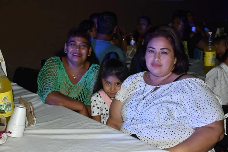 Hilda Kelaia Delgadillo Cortés disfrutó en su fiesta de XV años